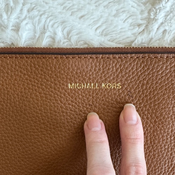 Michael Kors Tan Brown Pebbled Leather Clutch Wristlet Bag Pouch - Picture 4 of 10